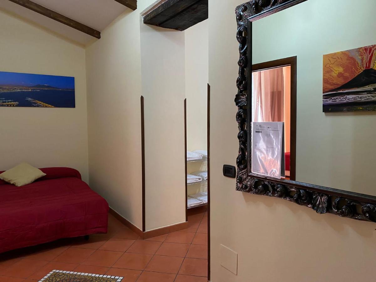 Home In Love: Vicoletto Dei Presepi Naples Exterior photo