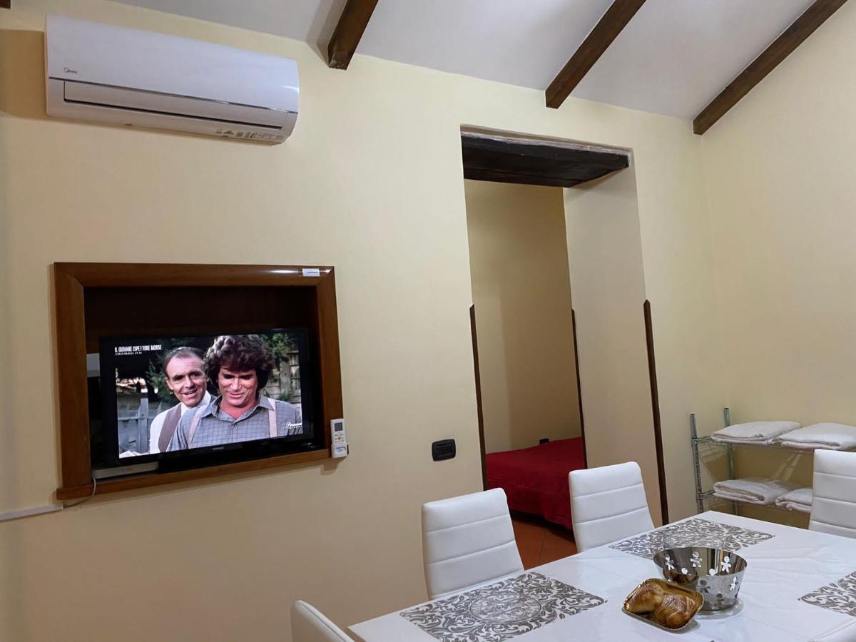 Home In Love: Vicoletto Dei Presepi Naples Exterior photo